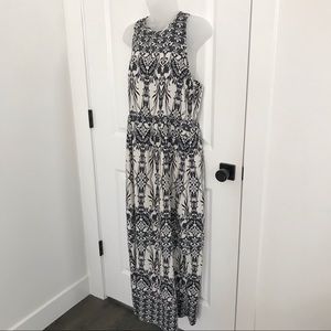 Poema Sleeveless Maxi Dress White with Navy Floral